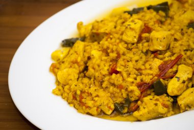 Tabak pirinç ile tavuk