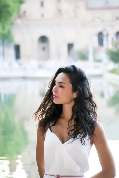 Hermosa mujer en el parque —  Fotos de Stock