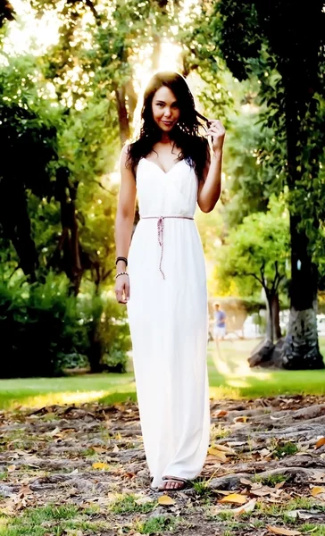 Beautiful  Woman In The Park — Stock Photo, Image