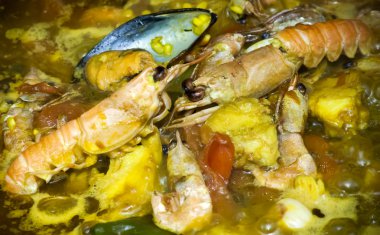 Deniz ürünleri yemek pilav