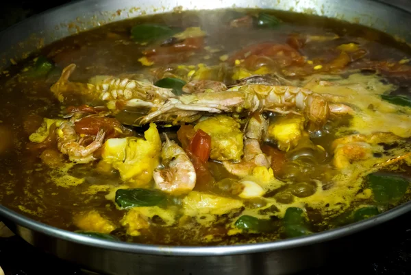 Deniz ürünleri yemek pilav