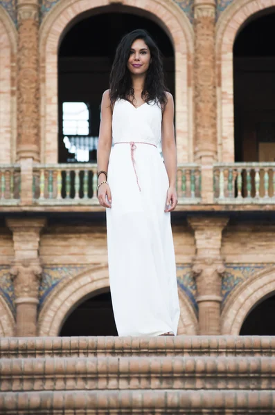 Belle femme dans le parc — Photo