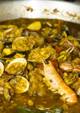 Deniz ürünleri yemek pilav