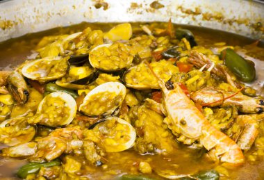 Deniz ürünleri yemek pilav