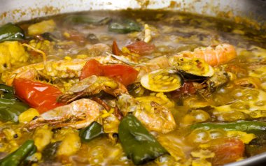 Deniz ürünleri yemek pilav