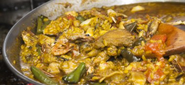 Deniz ürünleri yemek pilav