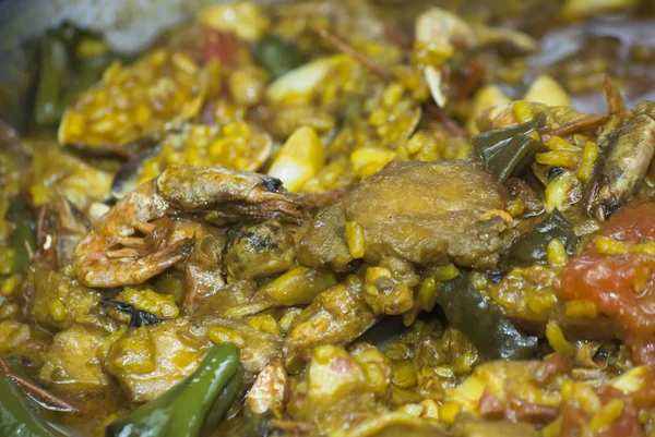 Reis mit Meeresfrüchten kochen — Stockfoto