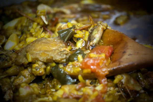 Reis mit Meeresfrüchten kochen — Stockfoto