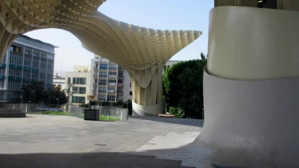 Vista panorámica de una plaza de Sevilla conocida como "setas" " — Vídeo de stock