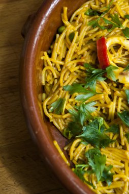 Deniz ürünleri, Akdeniz mutfağı ile Fideua erişte