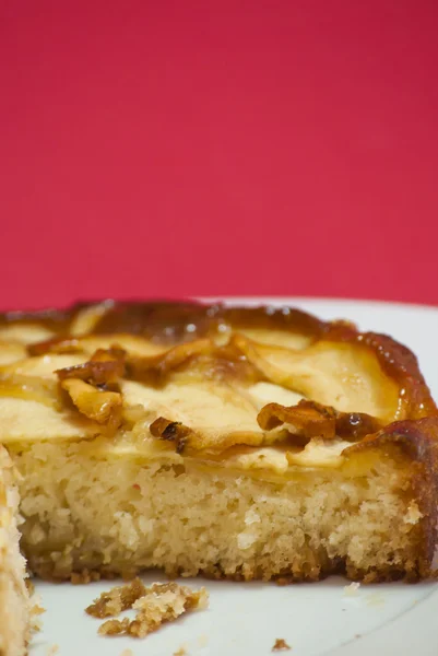 Torta de maçã em uma chapa branca — Fotografia de Stock