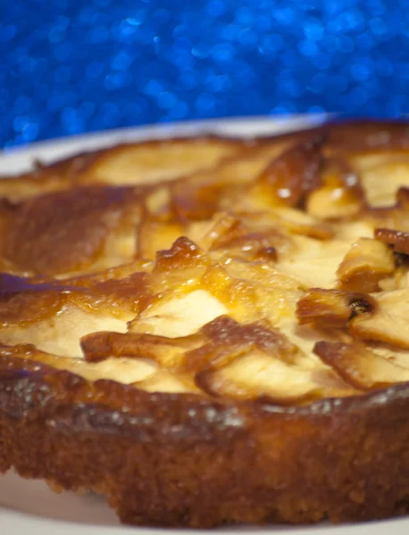 Apple pie on a white plate — Stock Photo, Image