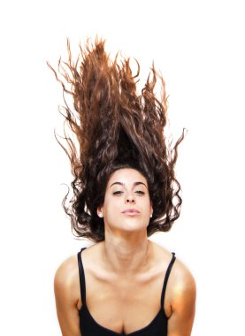 güzel bir kadın saçını sallama