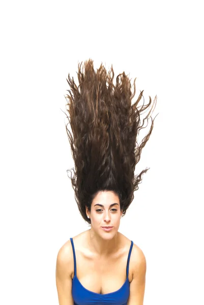 Mulher bonita tremendo seu cabelo — Fotografia de Stock