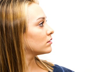 Güzel genç bir kadının portresi.