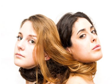 Başa birbirleriyle iki güzel kadın portresi hangi onlar