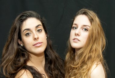 iki güzel kadın portresi 