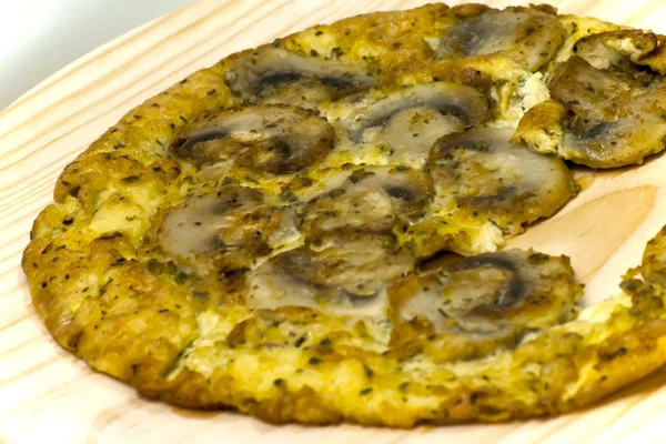 Omelette mushrooms on a wooden plate — Stock Photo, Image