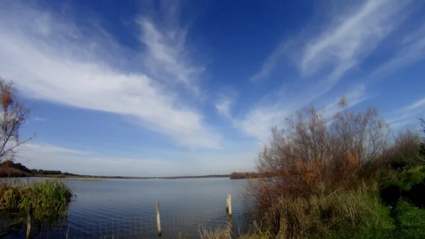 Panoramatický výhled na jezero — Stock fotografie