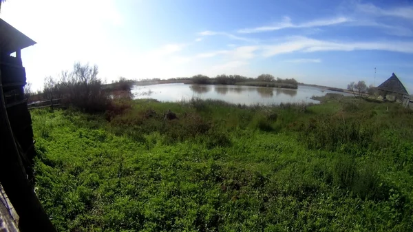 Panoramatický výhled na jezero — Stock fotografie