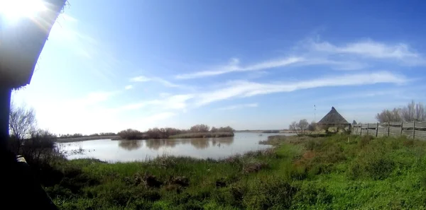 Panoramatický výhled na jezero — Stock fotografie