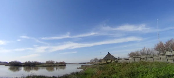 Panoramatický výhled na jezero — Stock fotografie