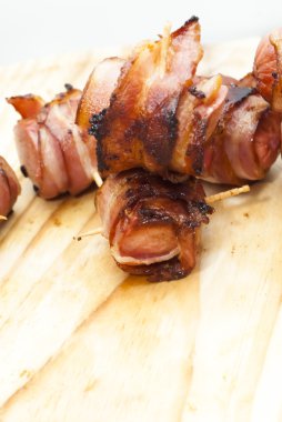 Derin Kızarmış sosis pastırma haddelenmiş 