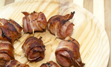 Derin Kızarmış sosis pastırma haddelenmiş 