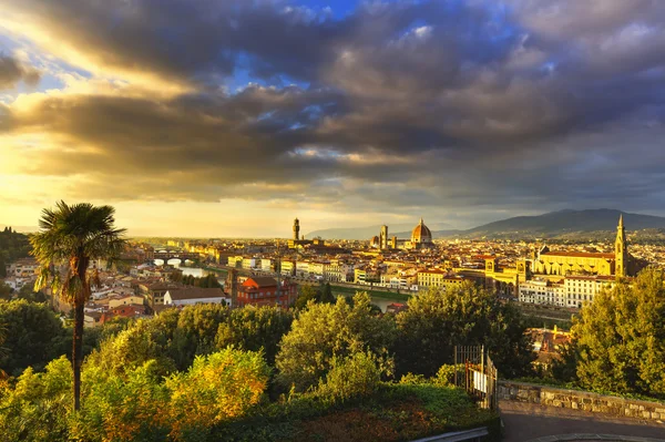 Florence vagy Firenze naplemente légi városkép. Toszkána, Olaszország — Stock Fotó