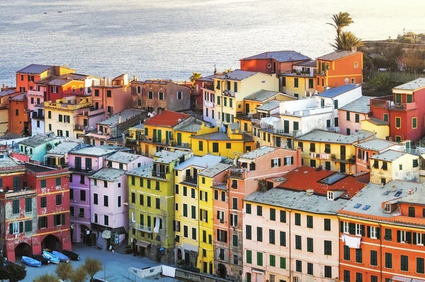 Vernazza vesnice, letecký pohled na budovy. Cinque Terre, Ligury, jsem — Stock fotografie