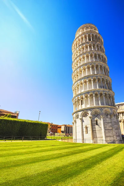 Torre inclinada de Pisa o Torre pendente di Pisa, Plaza del Milagro —  Fotos de Stock
