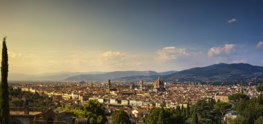 Floransa veya Firenze günbatımı hava cityscape. Toskana, İtalya