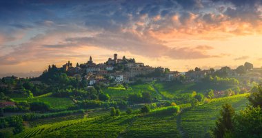 Neive köy ve Langhe üzüm bağları, Unesco Sitesi, Piedmont, Kuzey İtalya Avrupa.