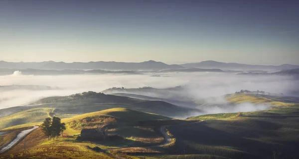 Panorama Nebuloso Volterra Colinas Ondulantes Campos Verdes Nascer Sol Toscana — Fotografia de Stock