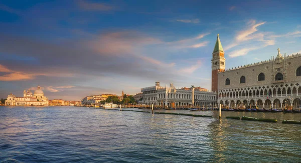 Venetië Oriëntatiepunt Bij Dageraad Uitzicht Vanaf Zee Van Piazza San — Stockfoto