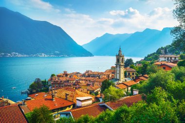 Como Lake, Greenway Yolu 'ndan Sala Comacina çan kulesi. İtalya, Avrupa.