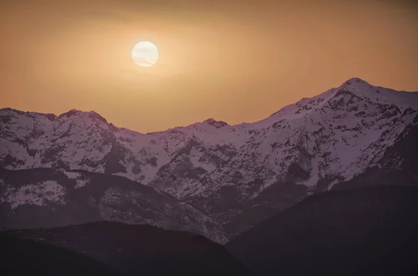 Apuane Alpi Apuan Alpes Montagnes Enneigées Hiver Dans Susnet Rouge — Photo