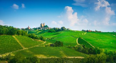 Langhe üzüm bağları panorama, Serralunga d Alba, Unesco Sitesi, Piedmont, Kuzey İtalya Avrupa.