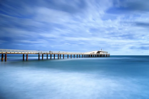 Pier měkké vodě dlouhé expozice lido camaiore versilia Toskánsko ita — Stock fotografie