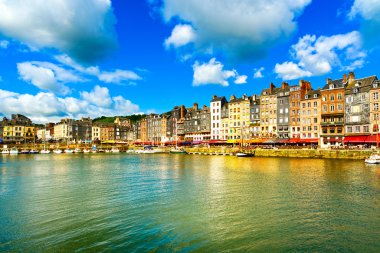 Honfleur skyline liman ve su. Normandy, Fransa