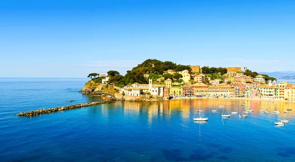 Sestri Levante, σιωπή κόλπο θάλασσα και παραλία άποψη. Liguria, Ιταλία — Φωτογραφία Αρχείου