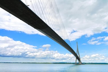 seine Nehri uzun pozlama Normandiya Köprüsü. Le havre, Fransa