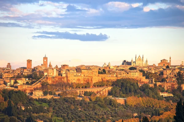 Středověkého města Orvieto panoramatický pohled. Itálie — Stock fotografie