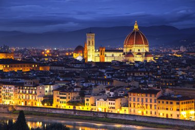 Floransa veya Firenze, Duomo Katedrali dönüm noktası. Gün batımı görünümü 