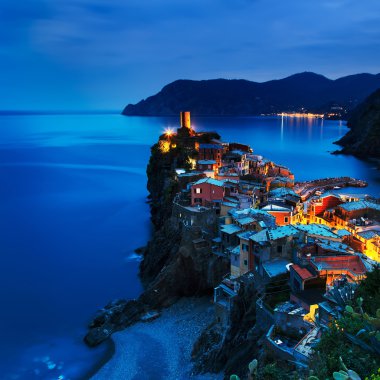Vernazza Köyü, Sunset'teki havadan görünümü. Cinque Terre, Ligury, ben