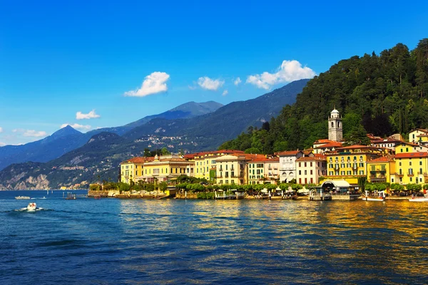 Bellagio stad, como lake district landschap. Italië, Europa. — Stockfoto