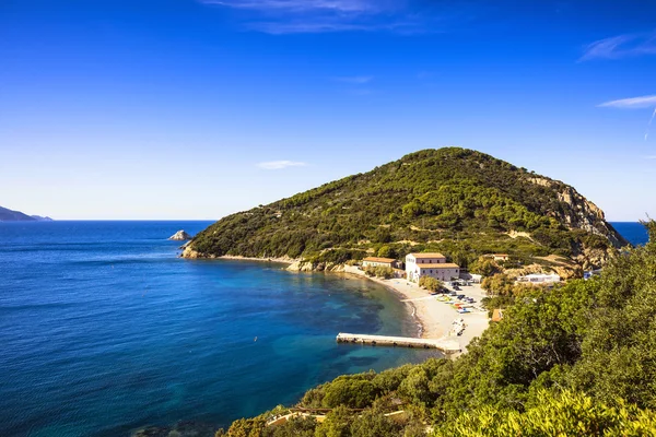 Elba eiland zee, Portoferraio Enfola landtong strand en kust. T — Stockfoto