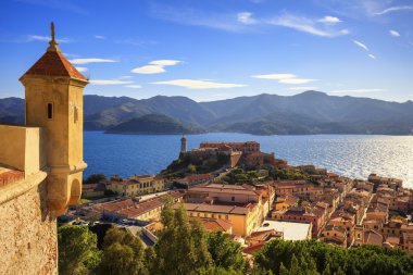 Elba Adası, Portoferraio fort havadan görünümden. Deniz feneri ve