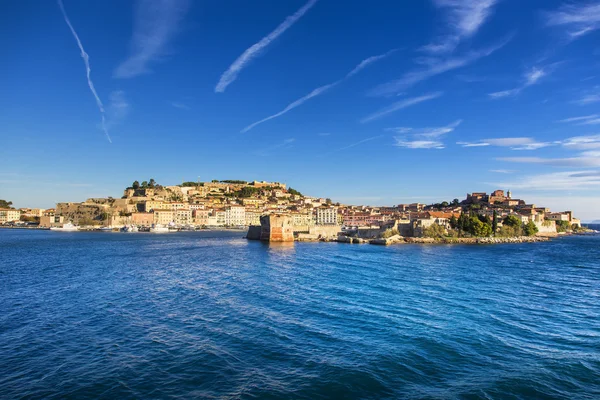 Ilha de Elba, porto da aldeia de Portoferraio e horizonte. Toscana, eu... — Fotografia de Stock