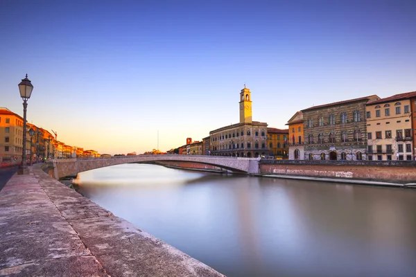 Pisa, Arno river, Ponte di Mezzo bridge. Lungarno view. Tuscany, — Stock Photo, Image